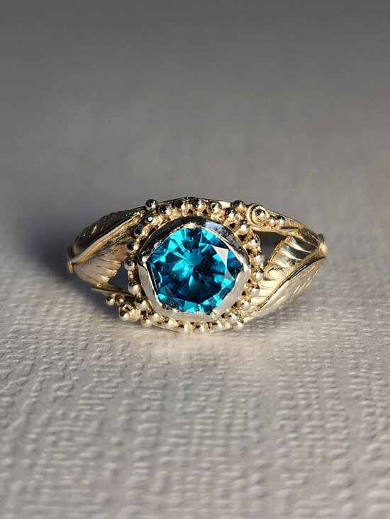 Estate Jewelry - VTG Boutique 925 Natural Neon Blue Apatite Leaf Motif Scalloped Bezel Ring Sz 7